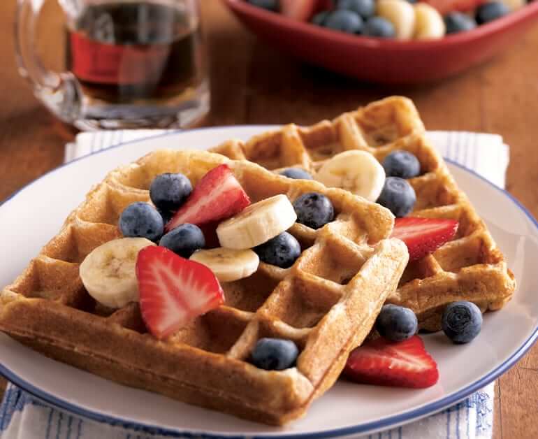 whole grain waffles wiht fruit 770x628